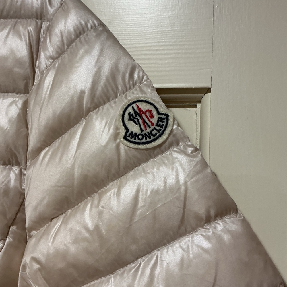 NWOT Moncler Women’s Beige Puffer Jacket, Size 3 (fits M-L) pit to pit 18 in - Picture 4 of 7